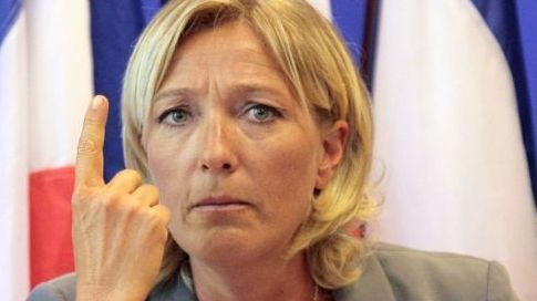 marine-le-pen-doigt.jpg